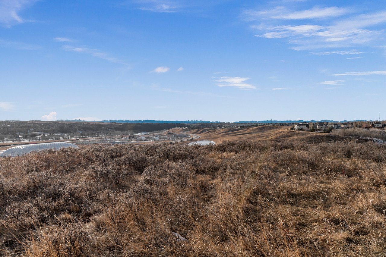 98 Tuscany Ravine Close NW