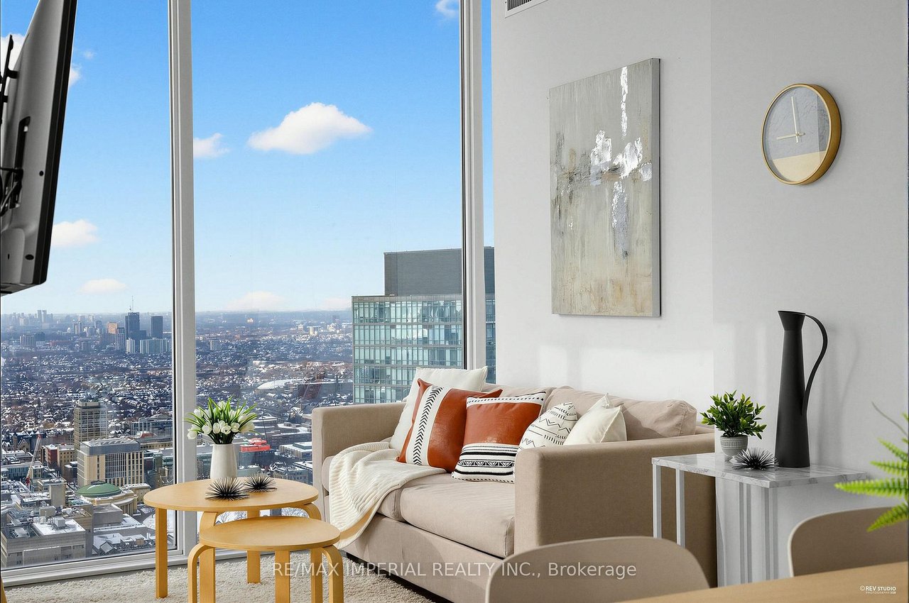 LUXURY SOUTHWEST PENTHOUSE