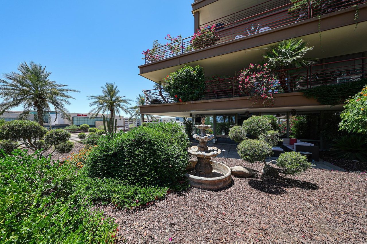 7157 E Rancho Vista Dr, #3006