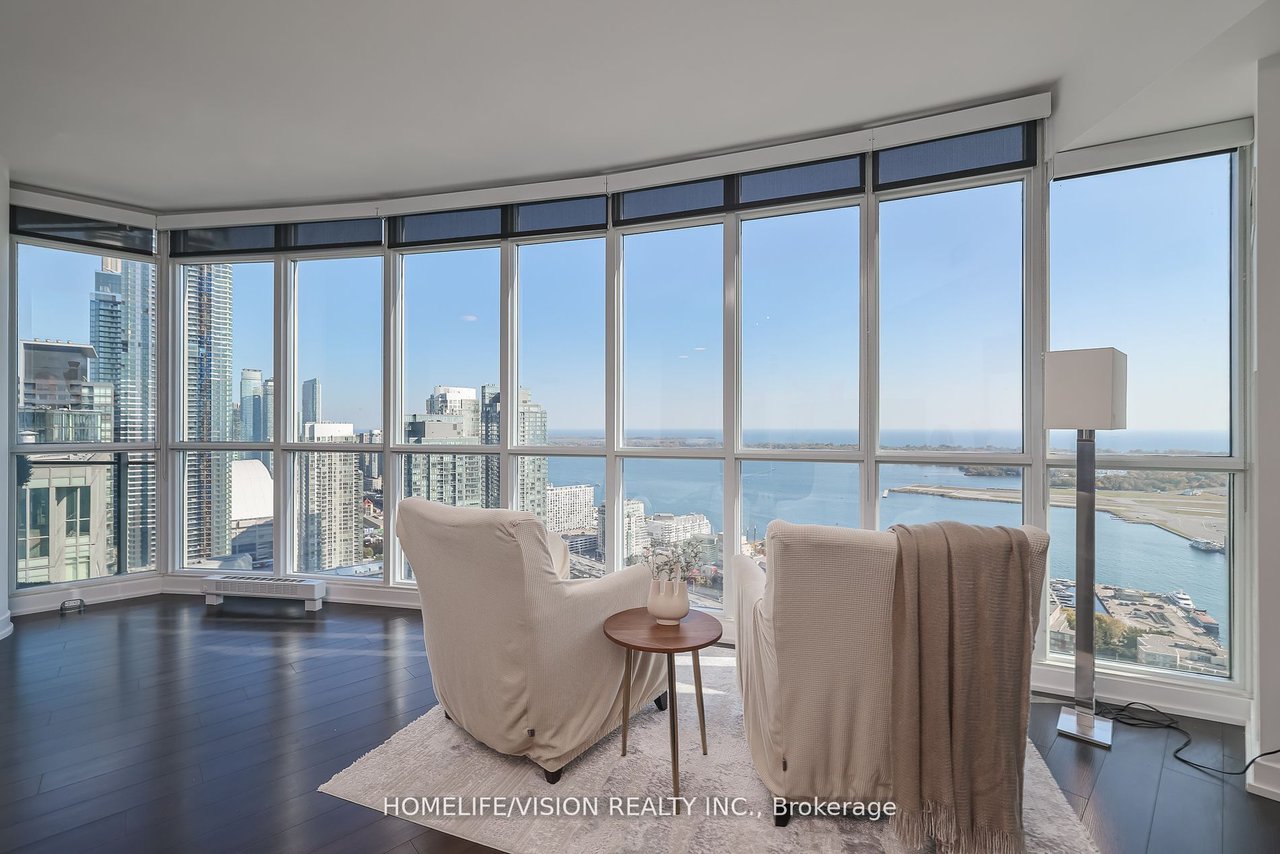 WATERFRONT LUXURY 