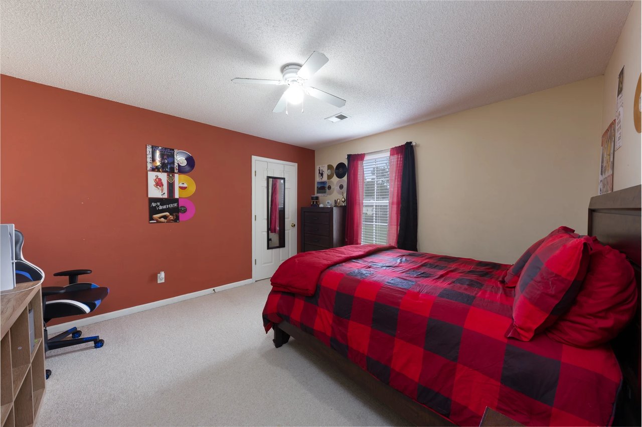 Sold - 612 Hunters Lane, 3 Beds with a Creek & Great Room