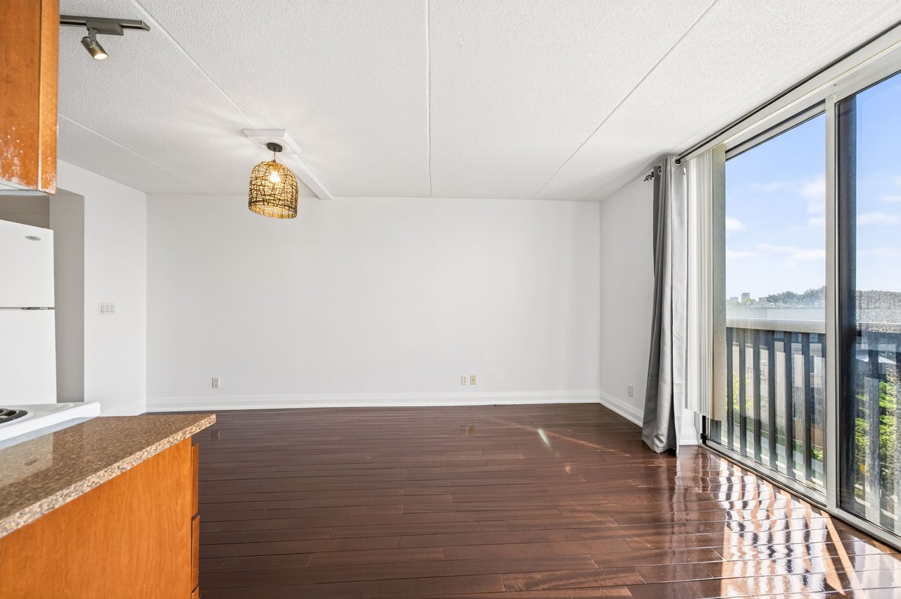 2737 Keele St 312