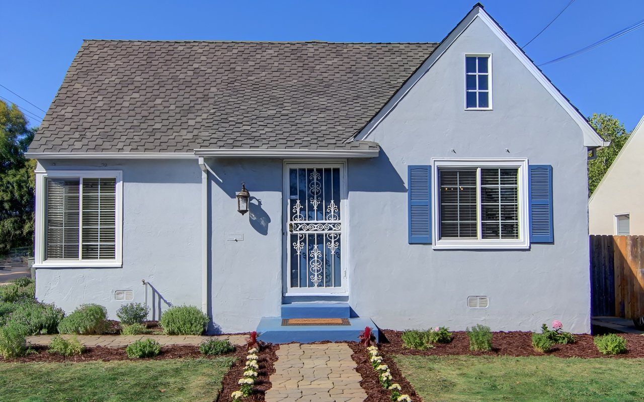 Just Listed! Gorgeous Home with The Walk in Closet of Your Dreams!