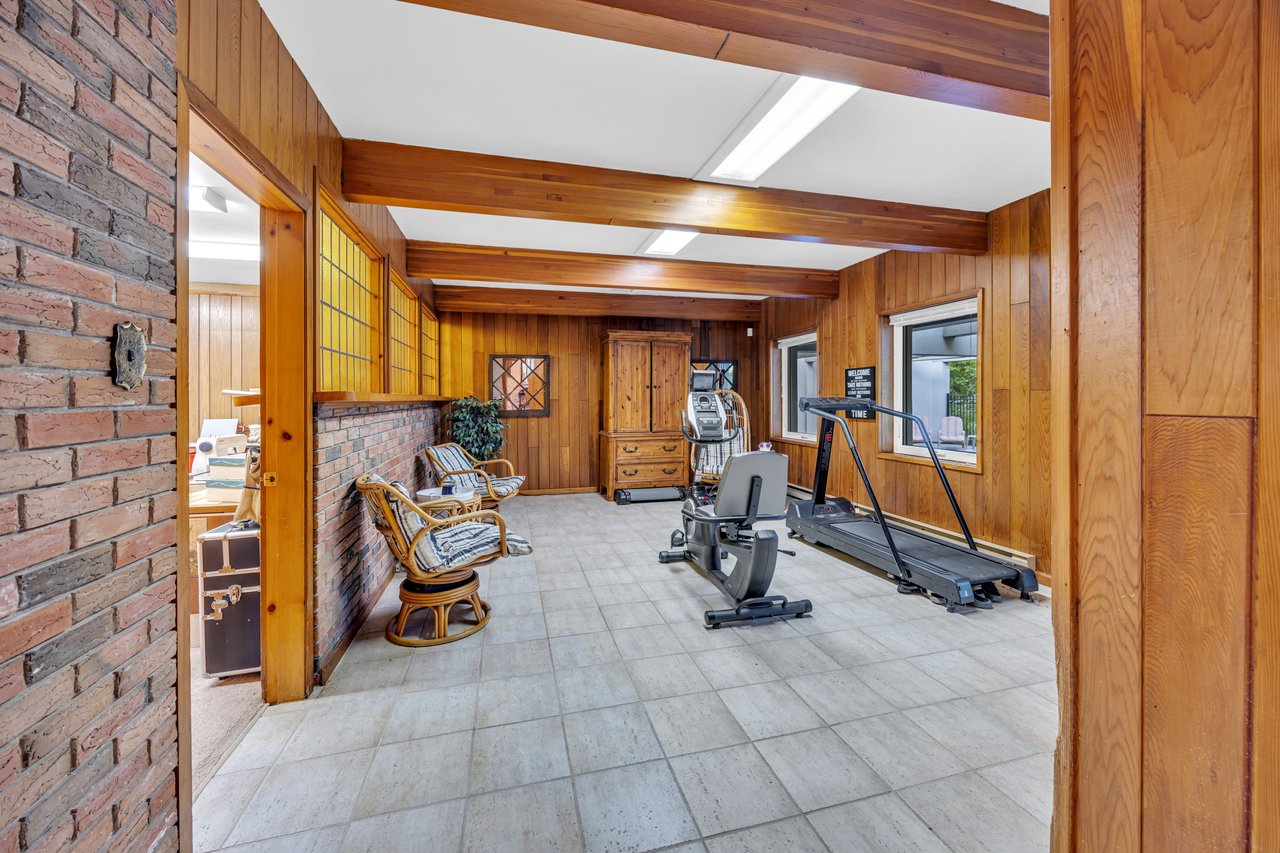 2360 8 Side Road, Burlington