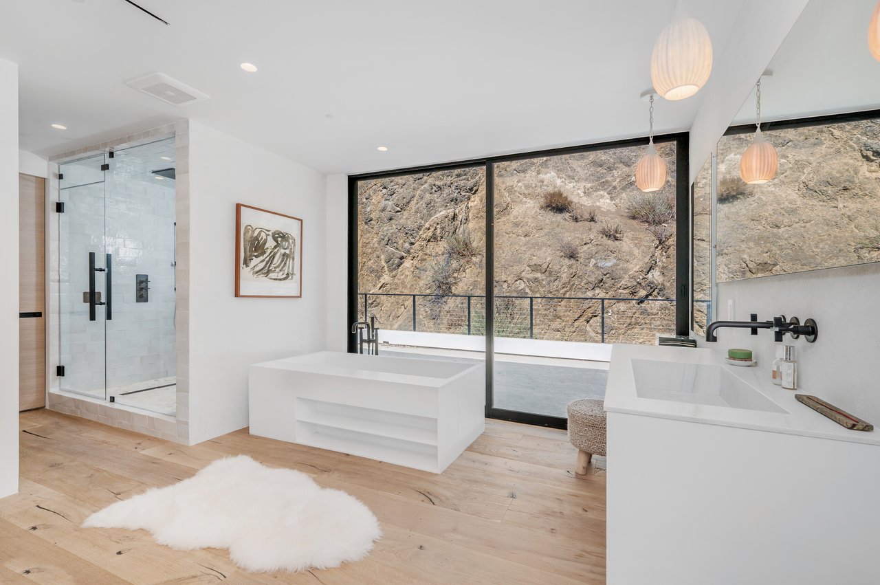3226 Serra Rd, Malibu