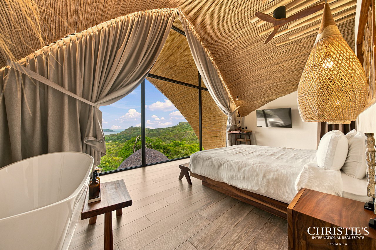LE CLOS - An Exclusive Three-Residence Estate 