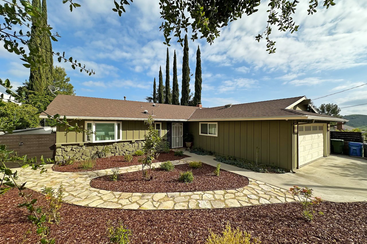 26024 Farmfield Road, Calabasas