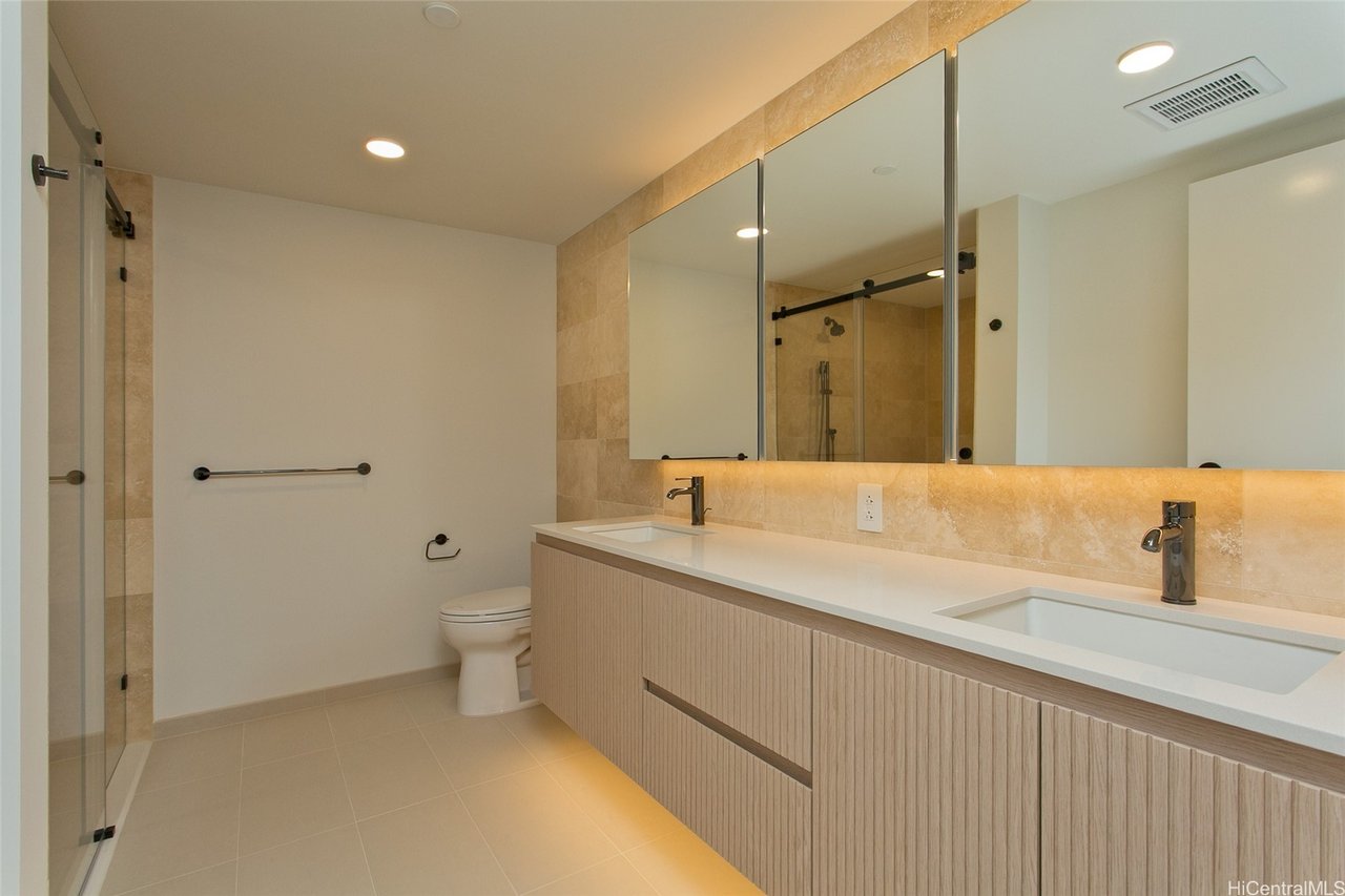 333 Ward Avenue #1607