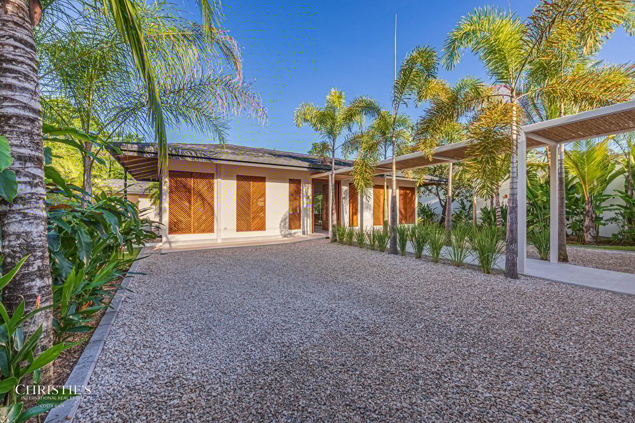 Casa Ohana – Comtemporary Luxury Villa, Steps from the Beach