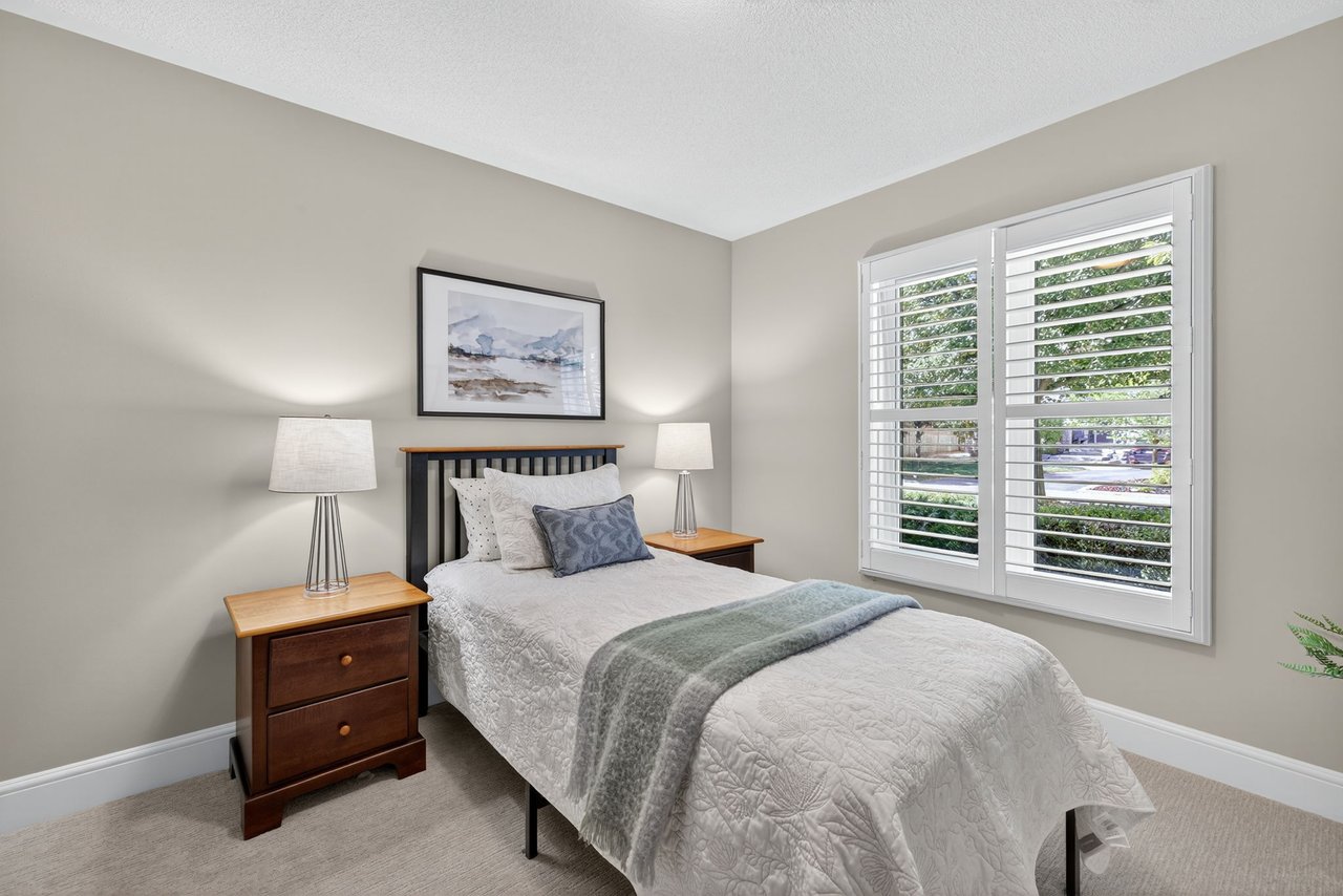 6 Falling Leaf Crt, Aurora