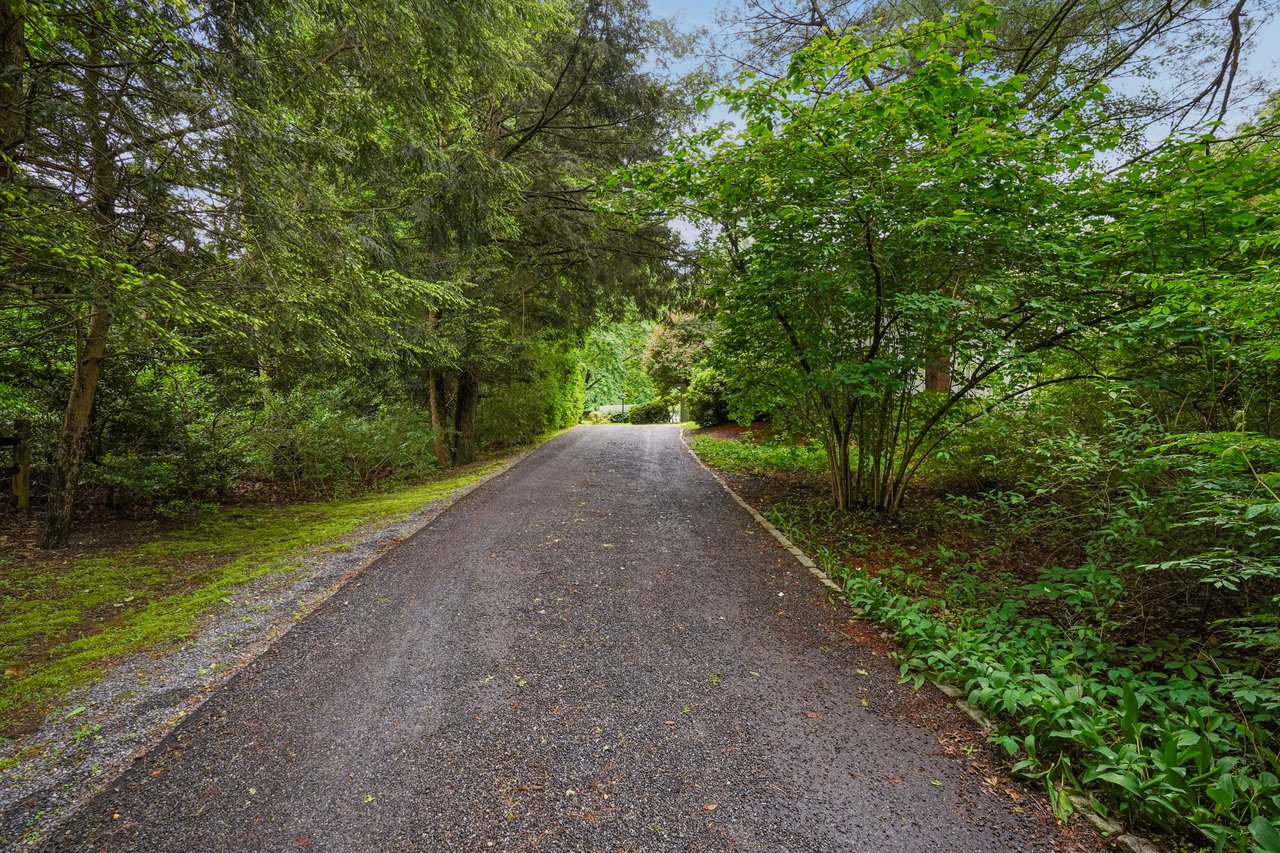 112 Narrows Road