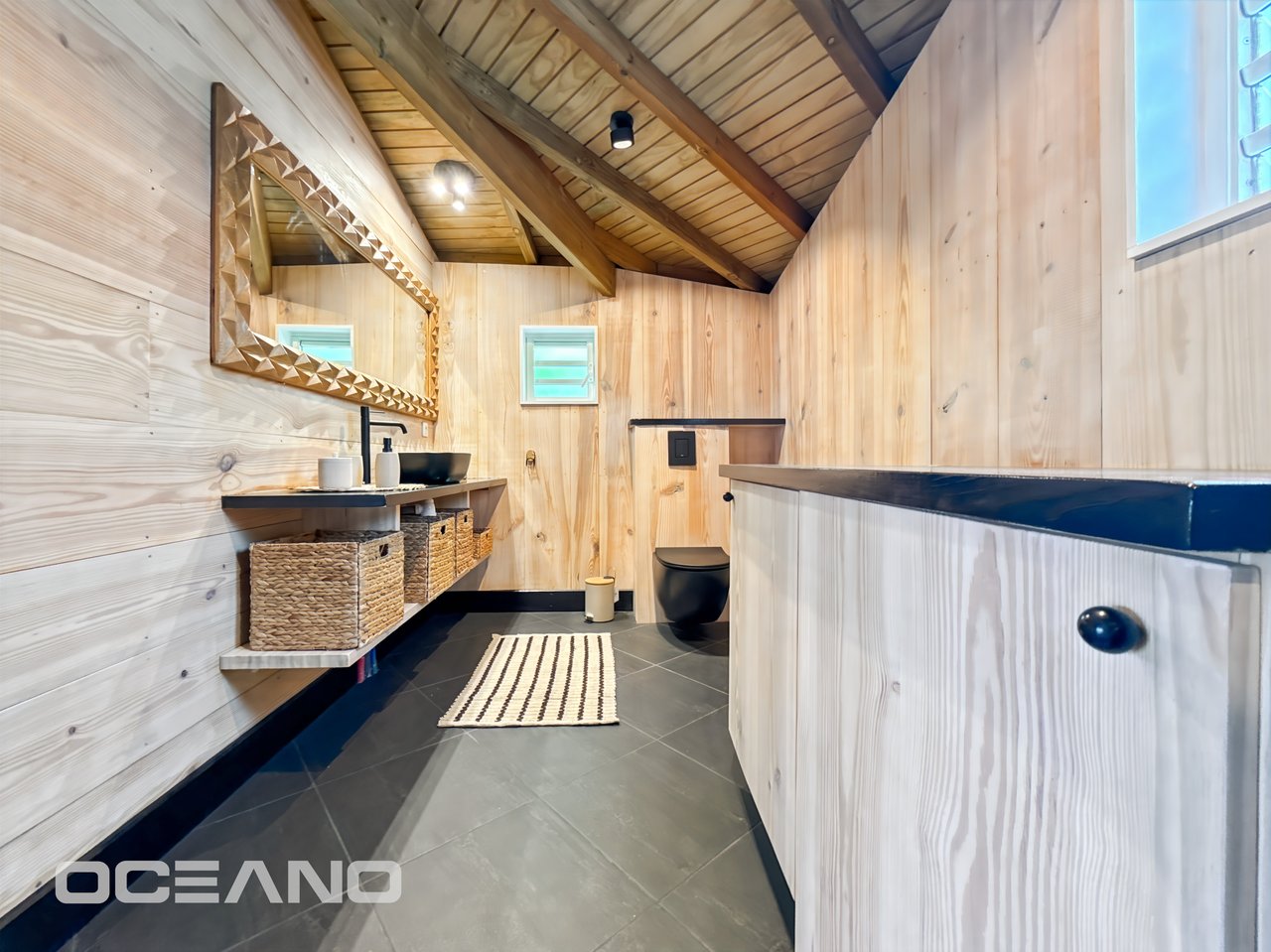 Newly Built House + Independent 1-Bedroom Apartment