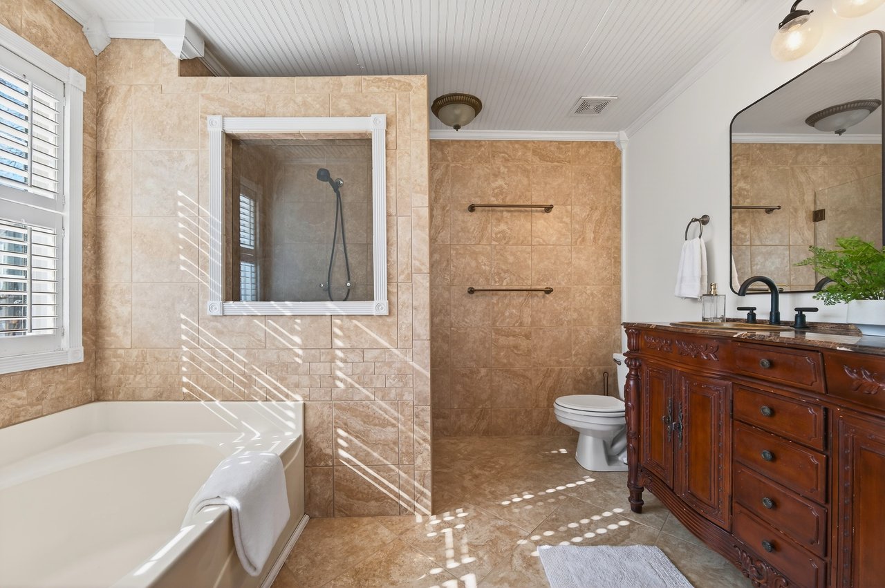 2700 Laurelwood Lane