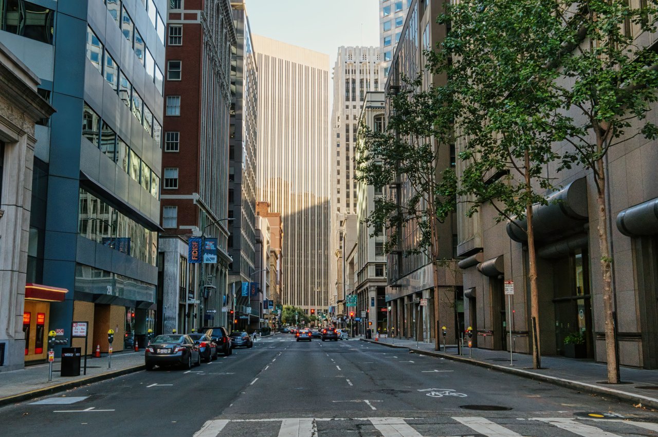 Battery Place connects the historic architecture of Lower Manhattan with The Battery and Battery Park City, including the landmark Whitehall Building and the city's evolving waterfront.