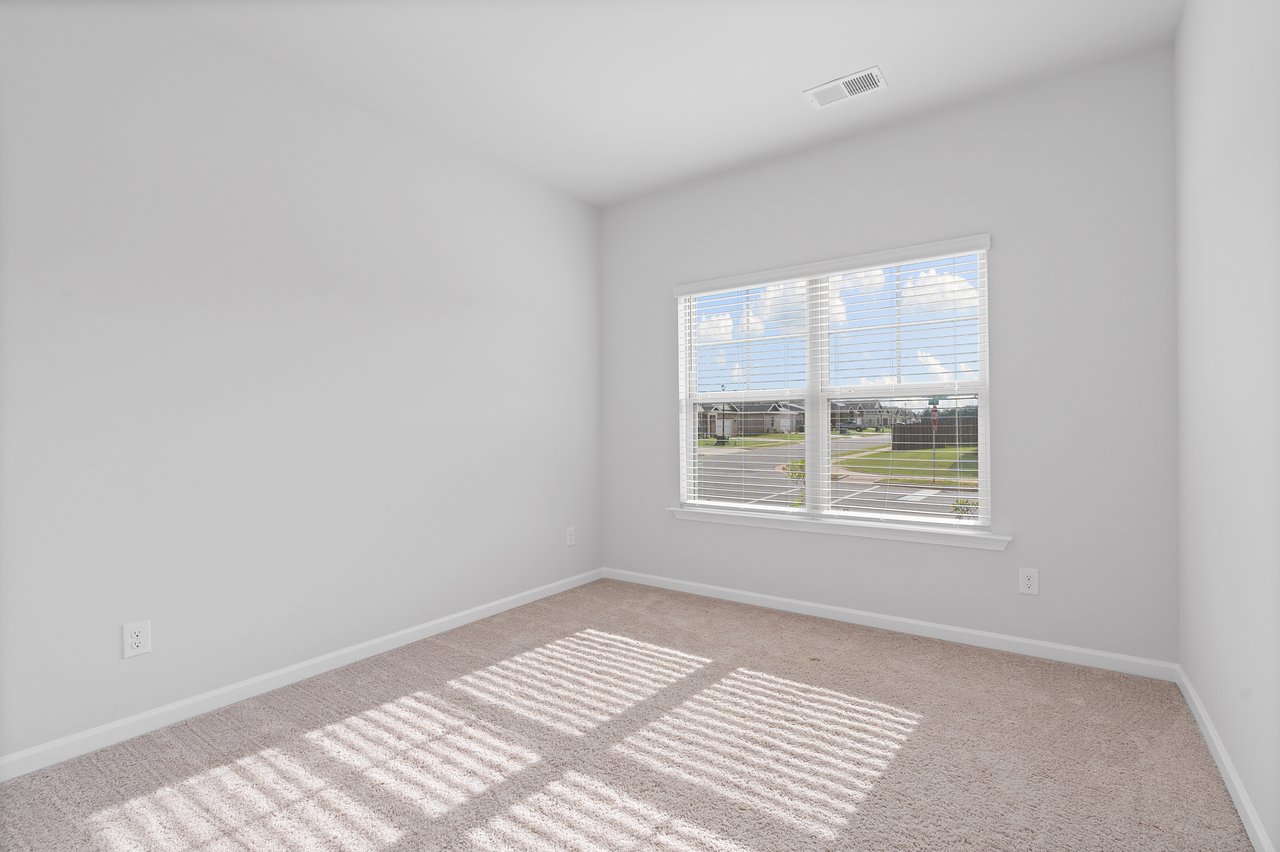Spacious 4-Bed with 3-Car Garage & Prime Location Near Hwy 72