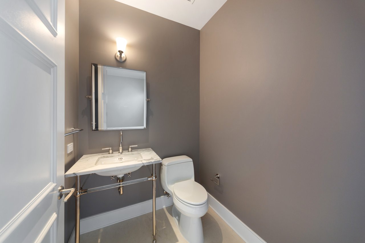 118 E Erie St Unit 28E