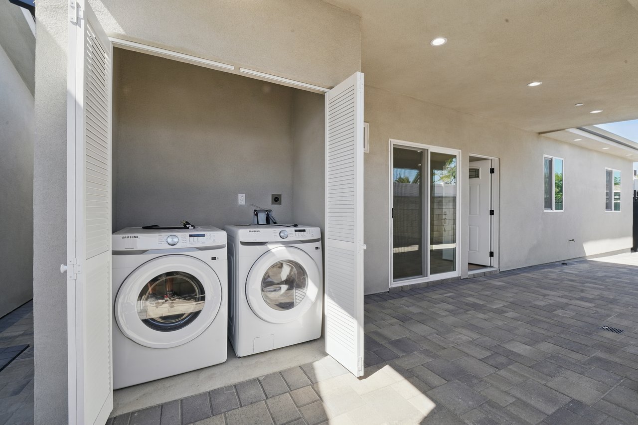4 Units in North Hollywood