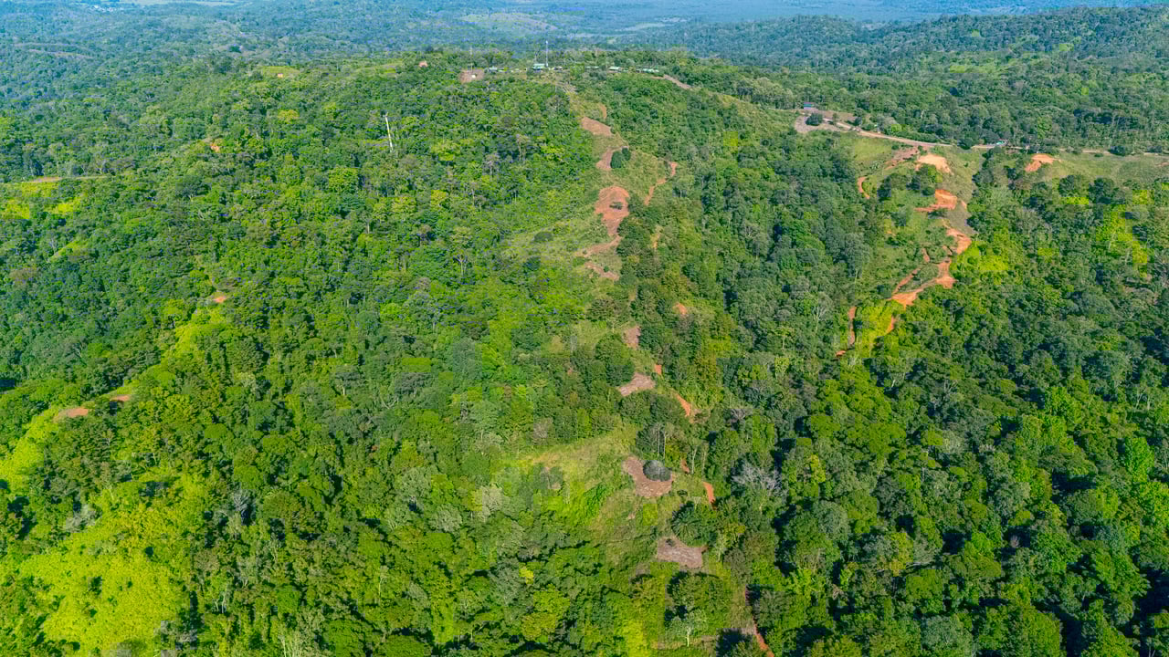 67 acres development (15 titled lots) with breathtaking views in Sierpe