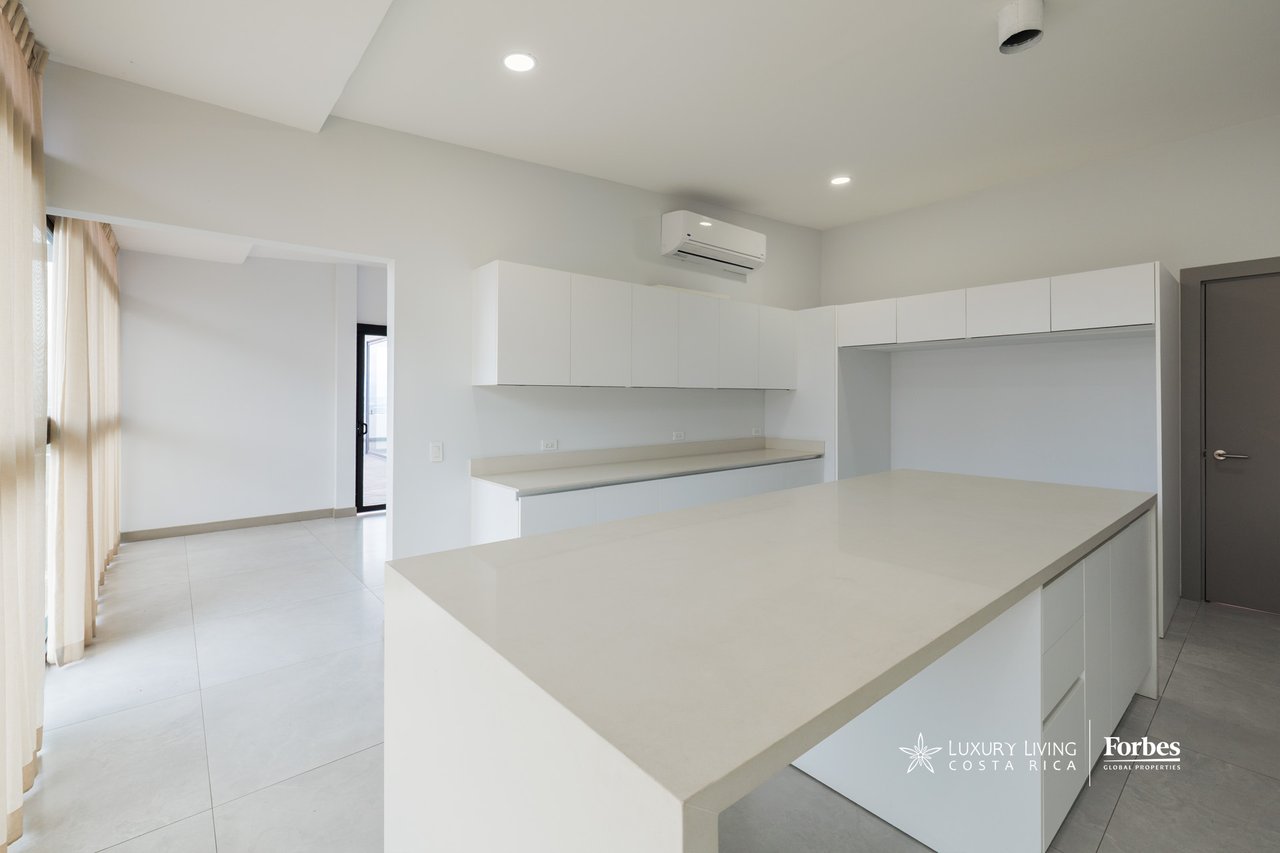 21469 - Contemporary penthouse for sale, spacious rooms and terraces
