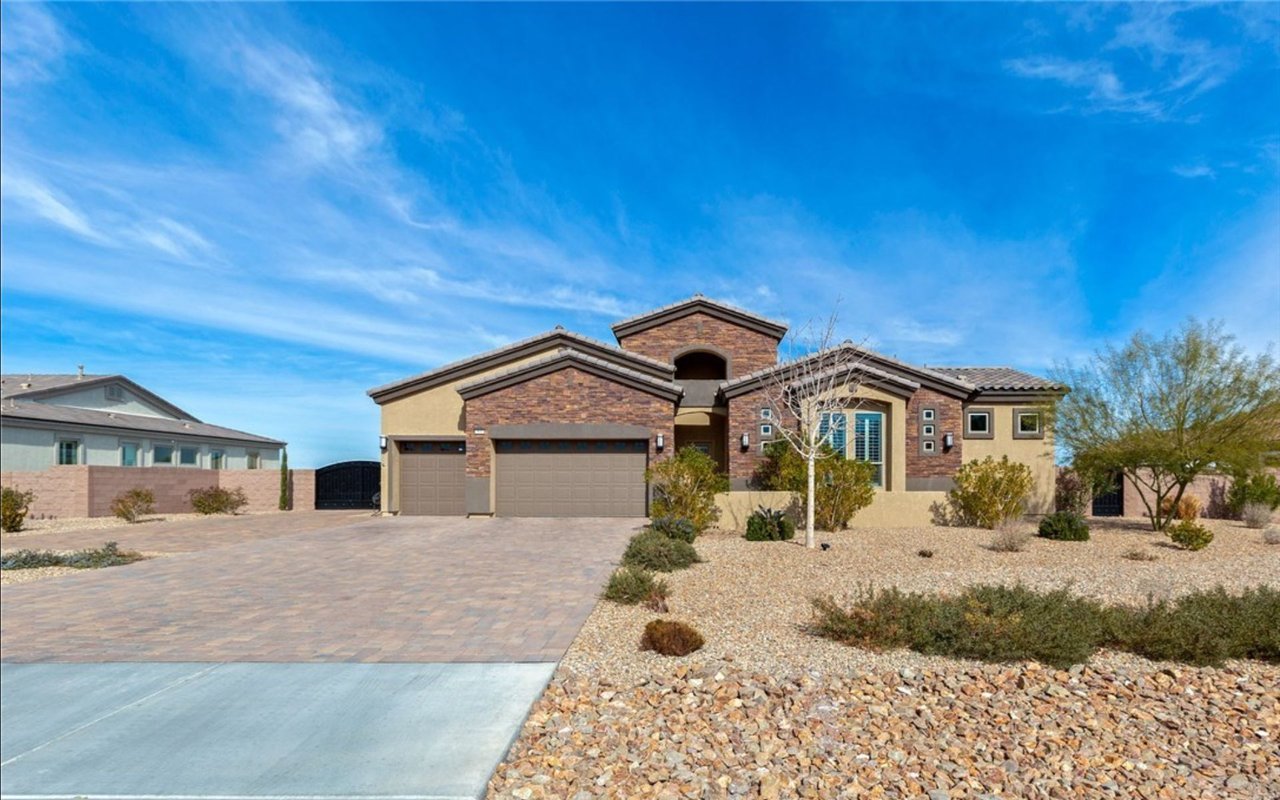 560 Patti Ann Woods Dr