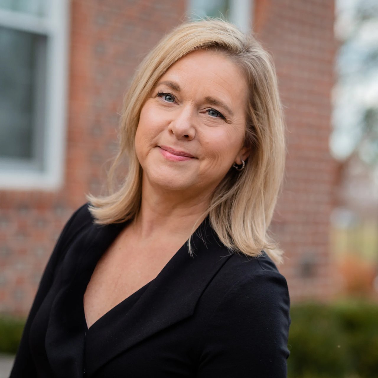 Julie Morton Carmel, IN Real Estate Agent Headshot
