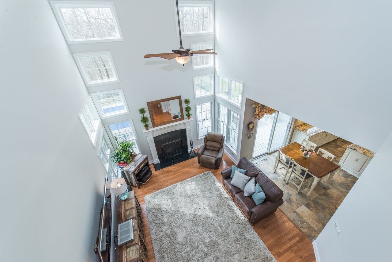 212 Deerlea Ln