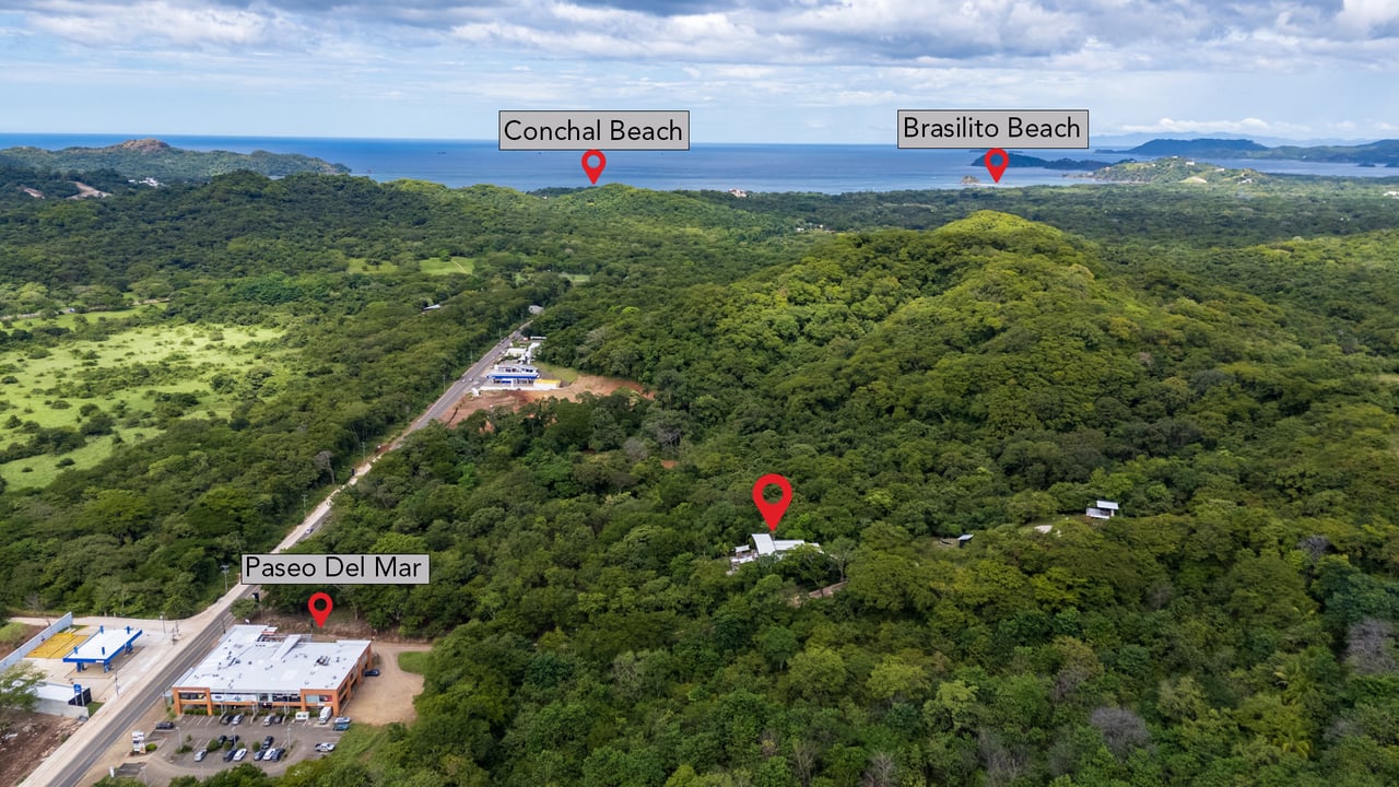 Casa Brillante & Casita Cinco Playas | Modern Home with Guest Casita, Pool & Mountain Views in Huacas