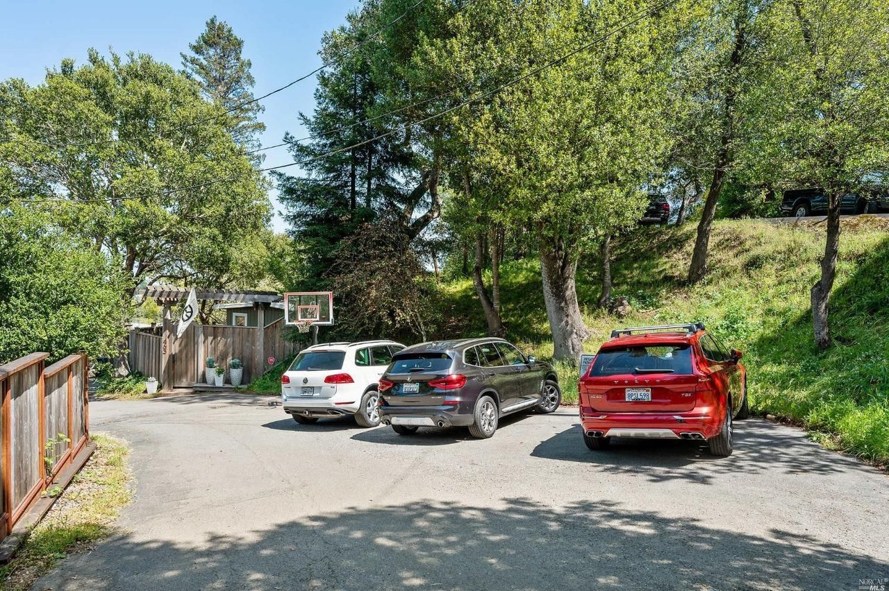 463 Live Oak Dr