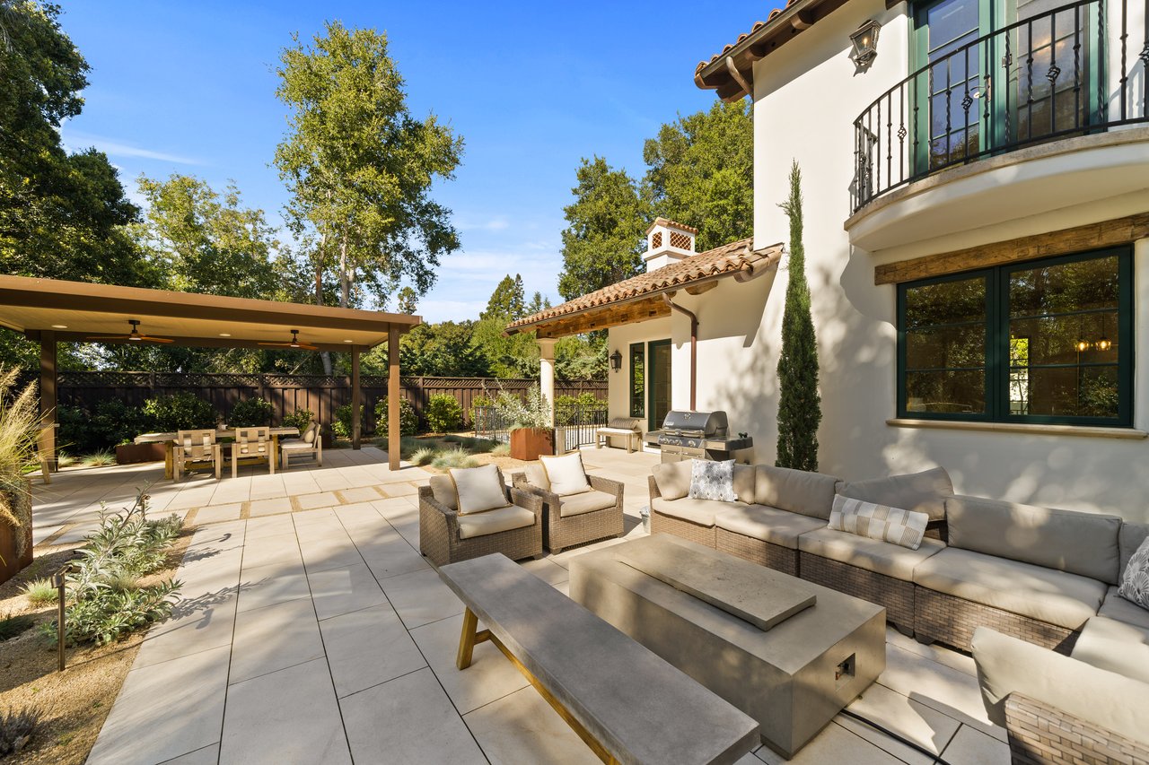 893 Laverne WAY