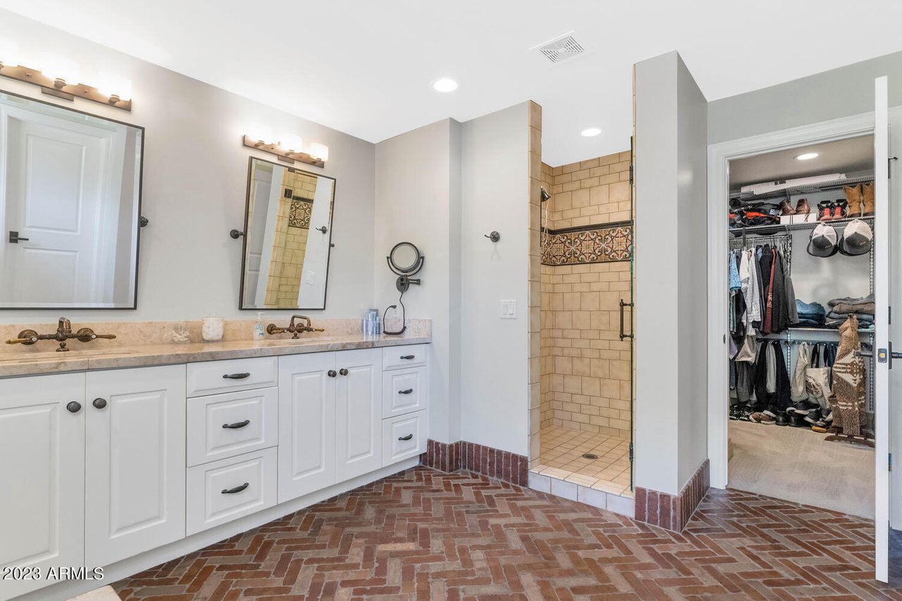 Just Sold: 4474 E Calle Del Norte