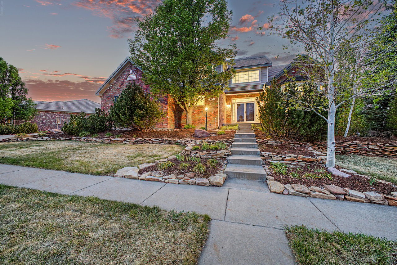 Aurora Colorado Dream Backyard Home | 5 Bed in Piney Creek Village + Putting Green