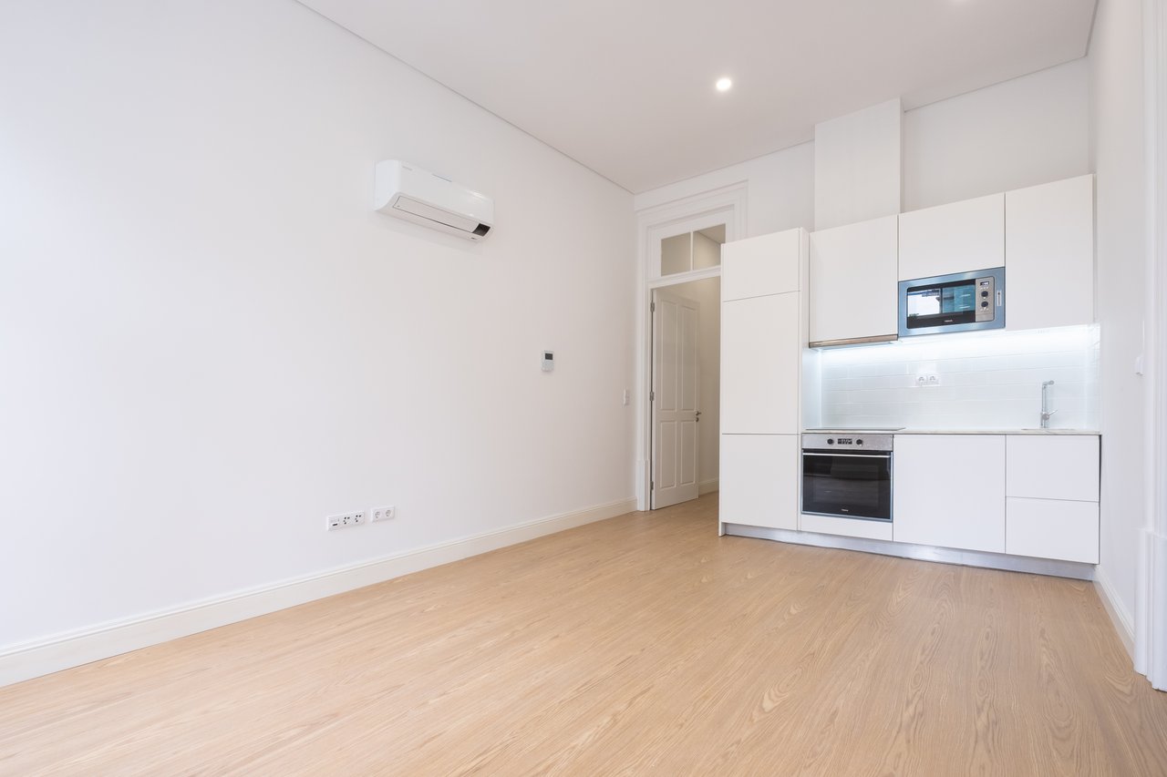 Loft for Rent in Restored Building in the Heart of Porto