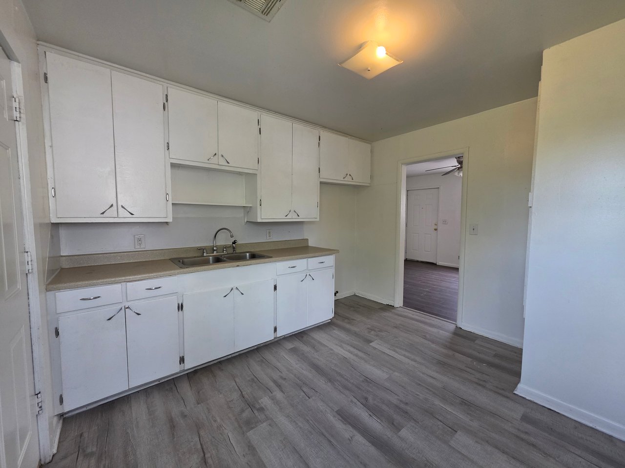 310 W 35th St