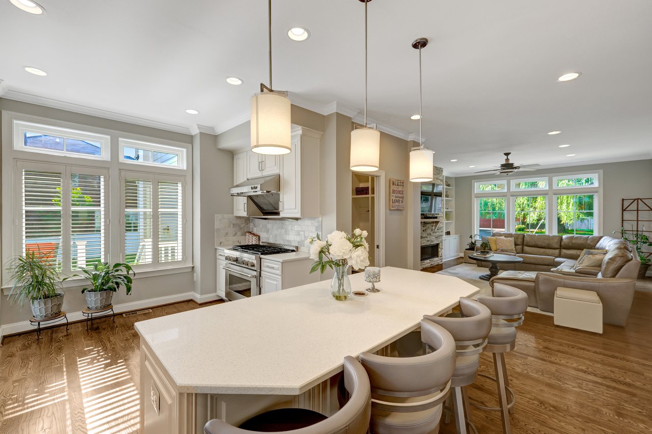 300 Jade Ct NW