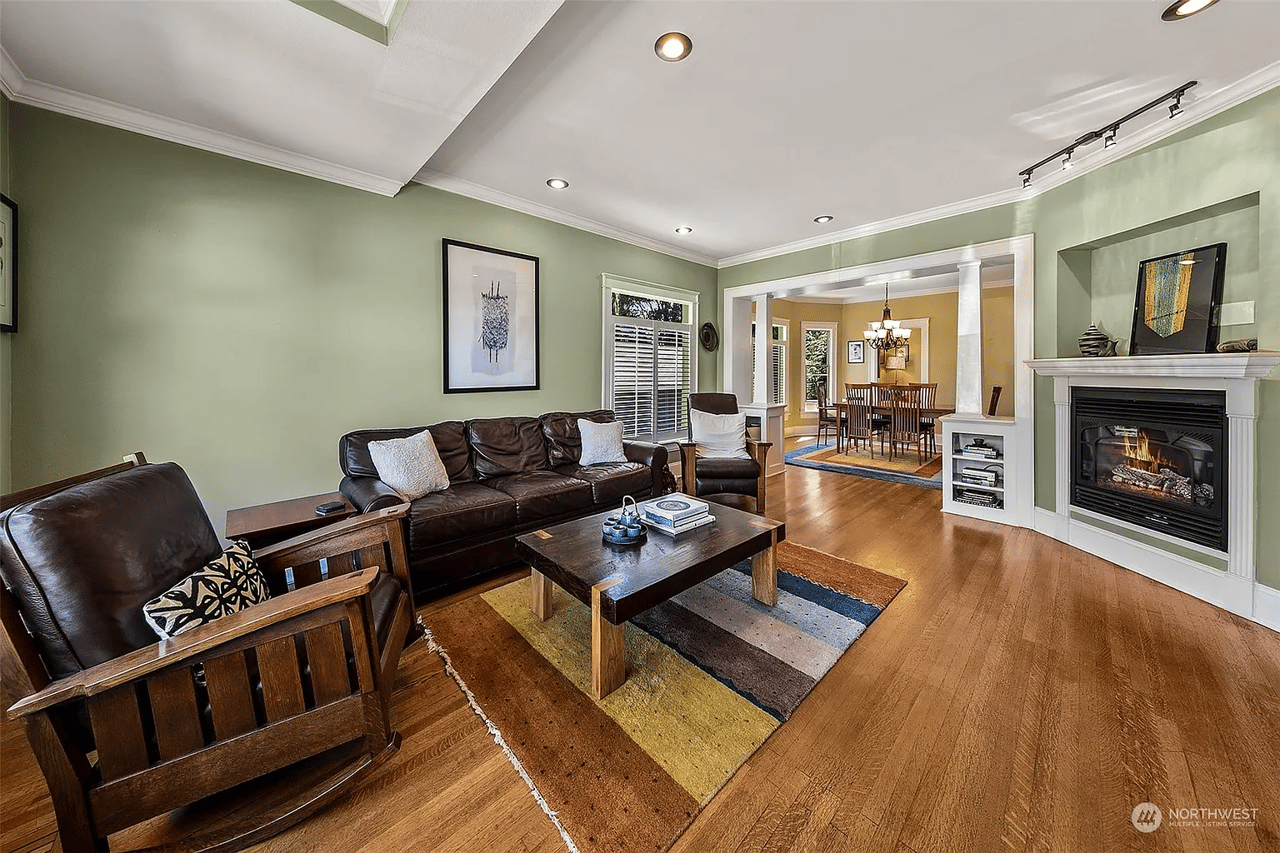 5529 Kenwood Place N