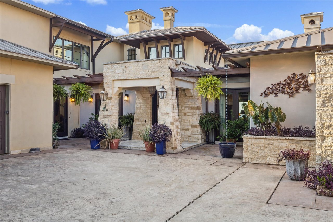 1 Waterford Oaks Lane