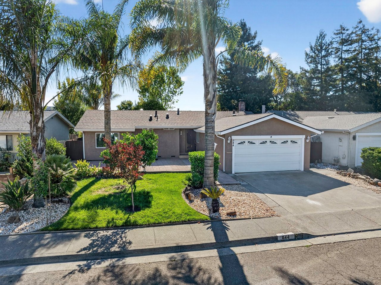 844 Cedarwood Ln