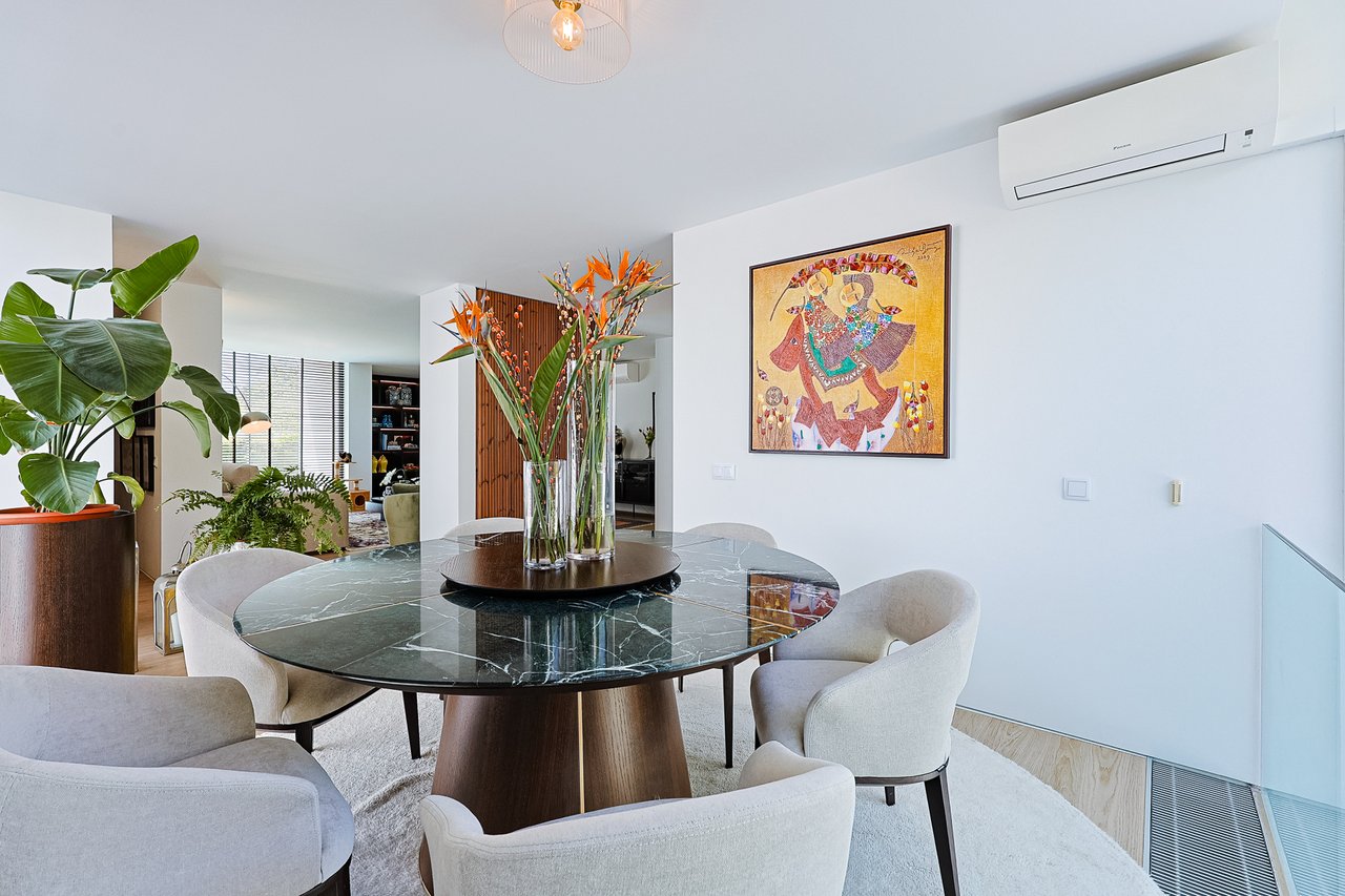 “The Green Villa” – Elegant Luxury Villa with Pool in Carnaxide, Oeiras