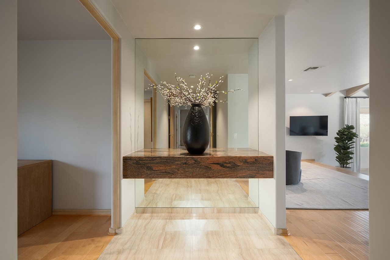 7224 N LAKESIDE Lane