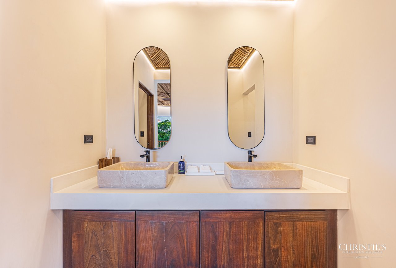 Luxury Hotel Boutique with Ocean Views | Walking distance to the beach | 13.2 Acres