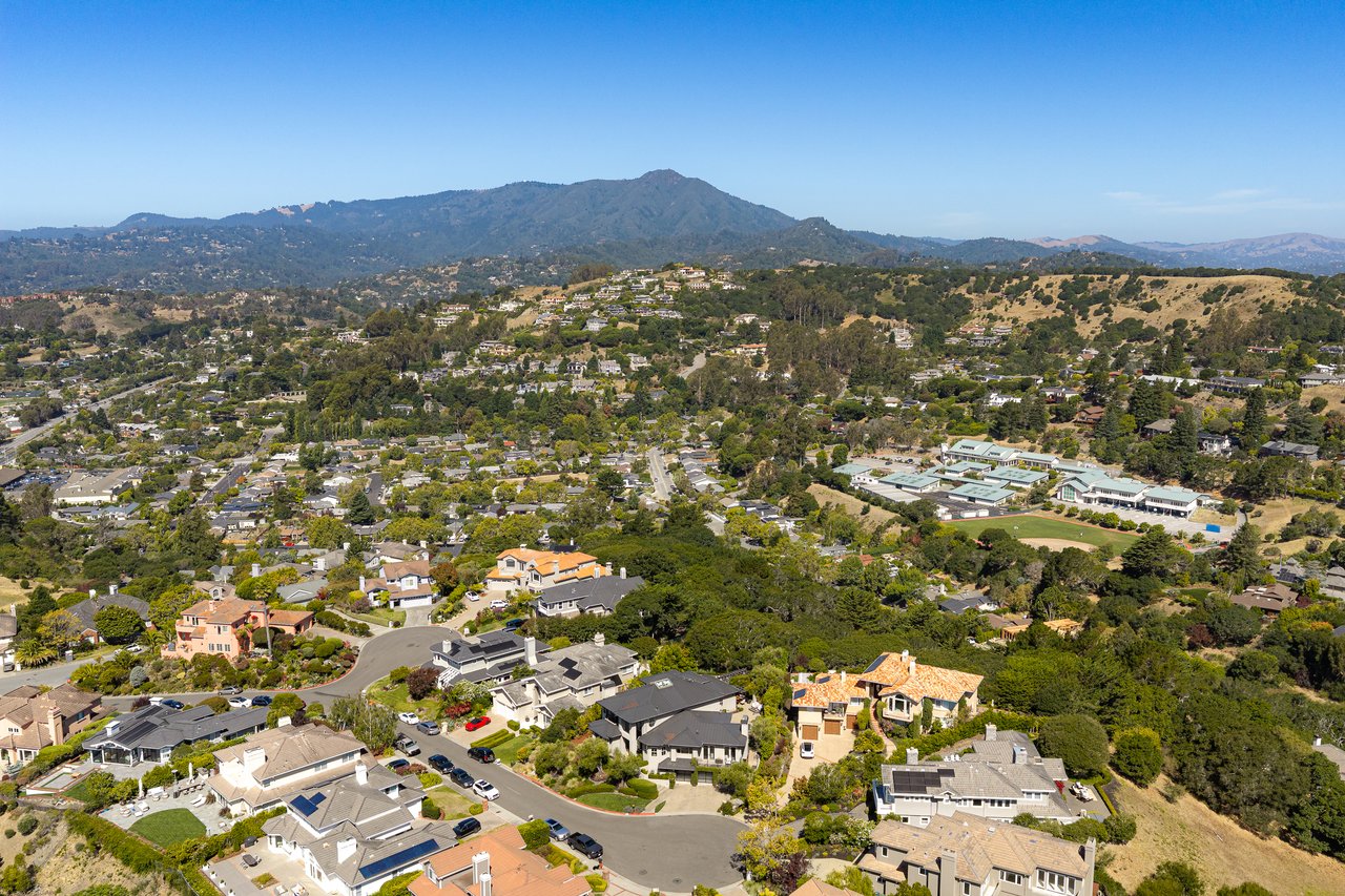 Architectural Modernism, Bay Views, and Exceptional Outdoor Living