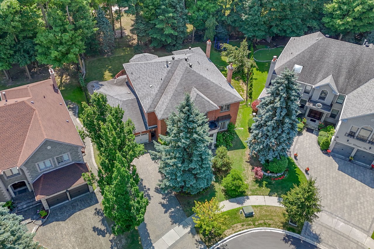 10 Edmund Crescent
