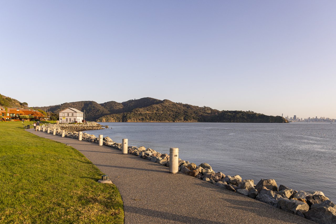 Luxury Condo with Sweeping Bay Views