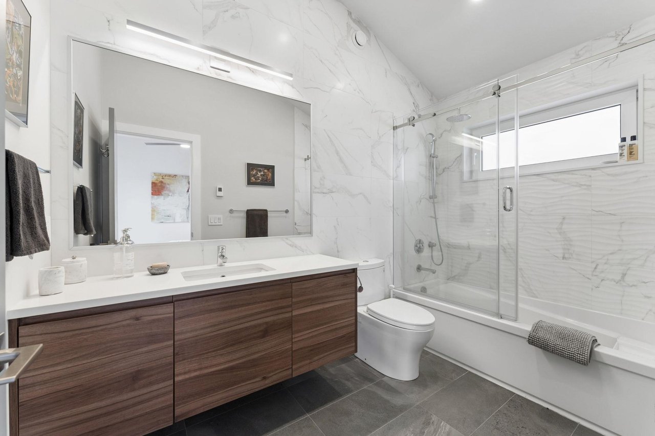 956 Kent St
