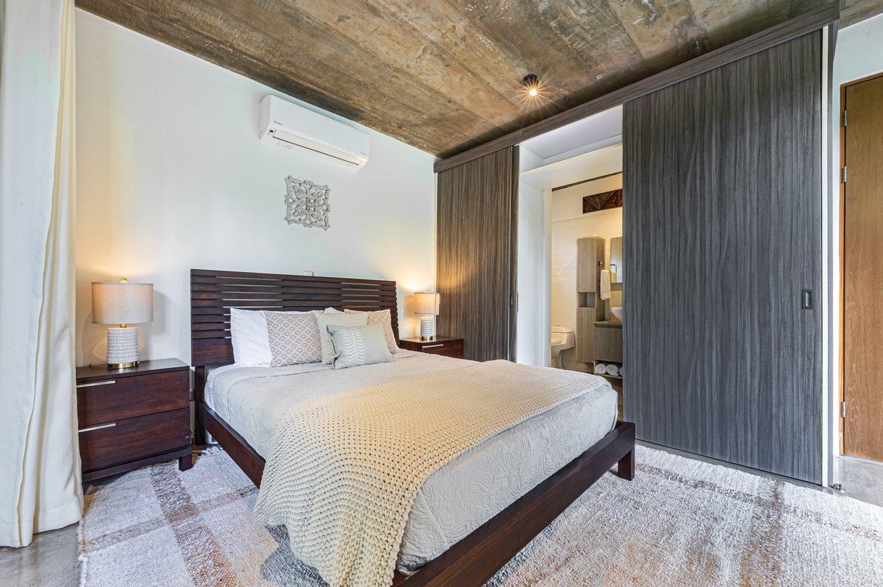   3 bedrooms, 2.5 bathrooms Villa Steps from Uvita, beautiful Beaches, Waterfalls, Restaurants and Tourist Attractions.