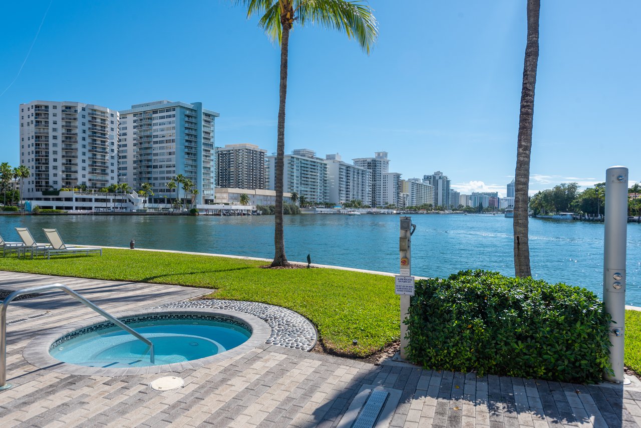 Aqua Gorlin Residence 703