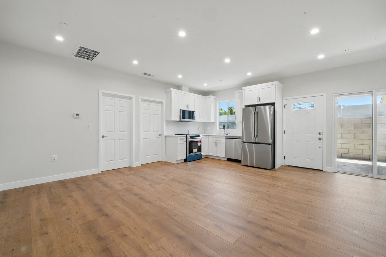 4 Units in North Hollywood