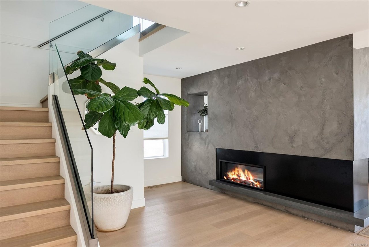 2378 Esplanade