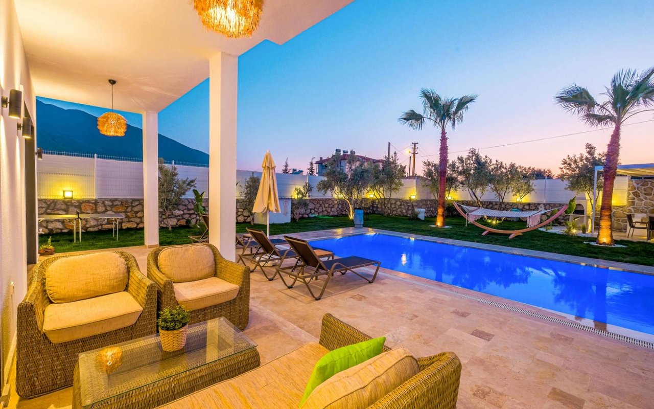 The Epitome of Elegance: Beverly Hills' Ultra-Luxury Residences Unveiled