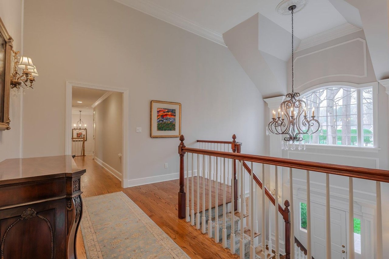51 Lloyd Ln